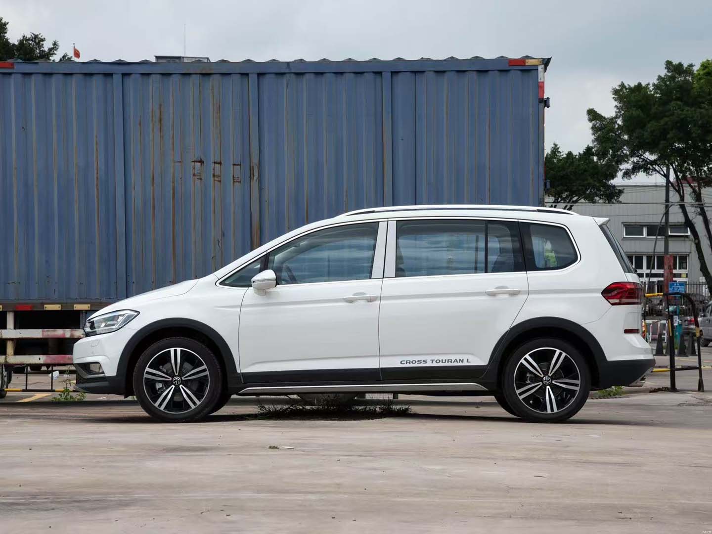 2026 VW TOURAN L FASHION EDITION — 2
