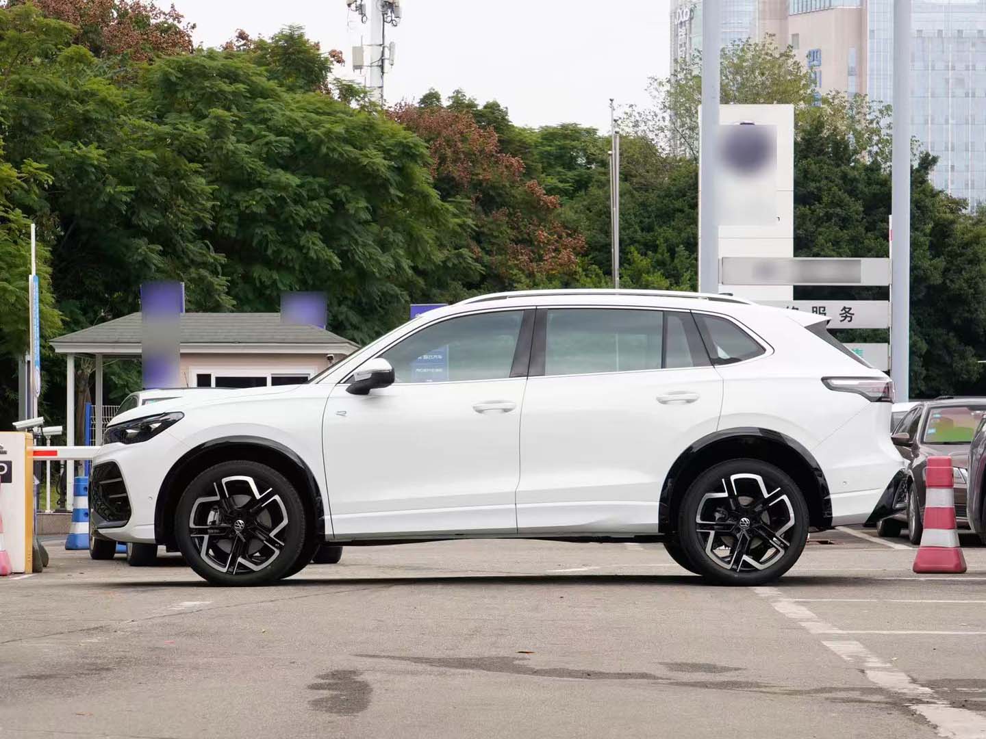 Tiguan L 2026 PRO 380TSI 4WD R-Line Smart Edition — 2