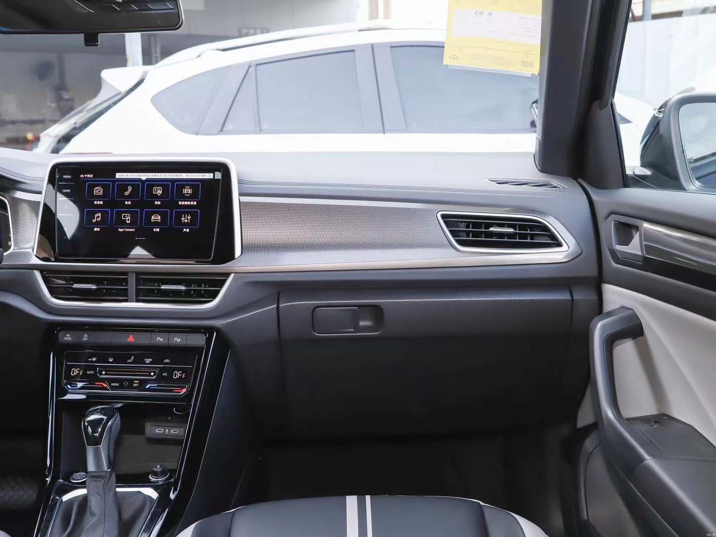 T-ROC 2026Model 300TSI DSG 2Drive Starlight Edition — 6