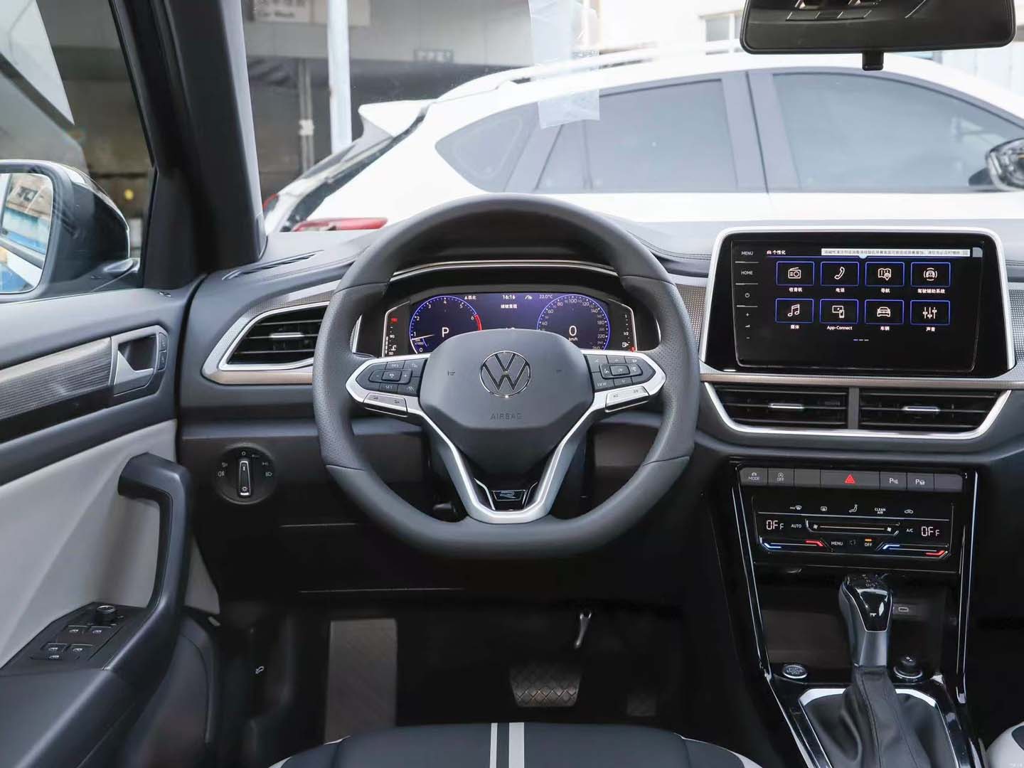 T-ROC 2026Model 300TSI DSG 2Drive Starlight Edition — 7