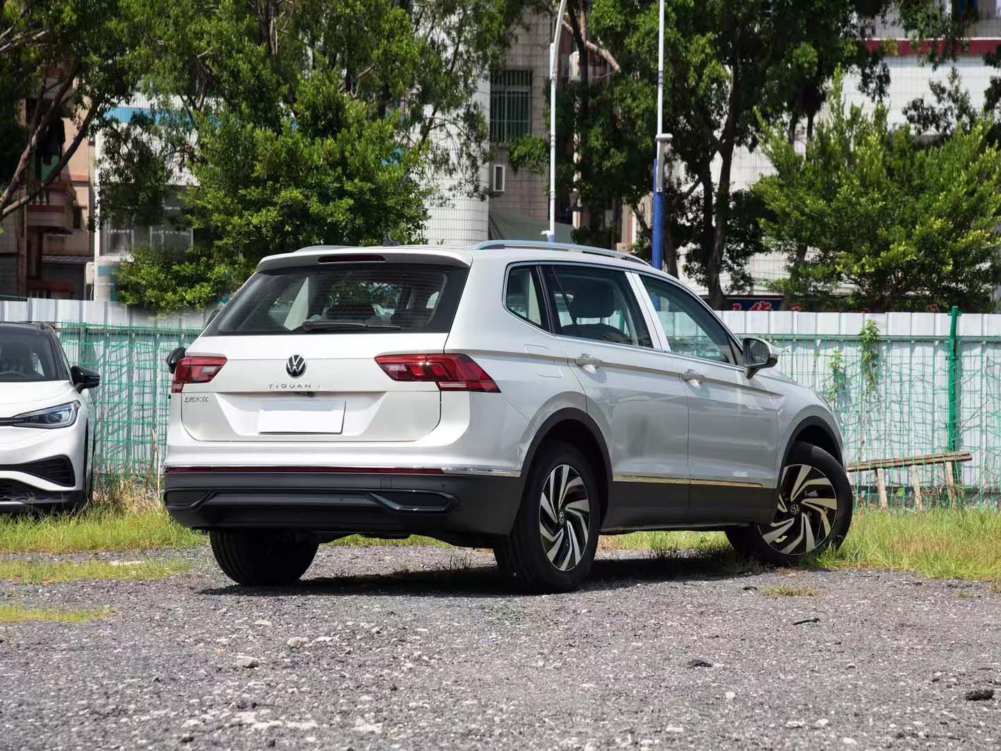 Tiguan L 2025 330TSI Automatic 2WD Dragon Edition — 4