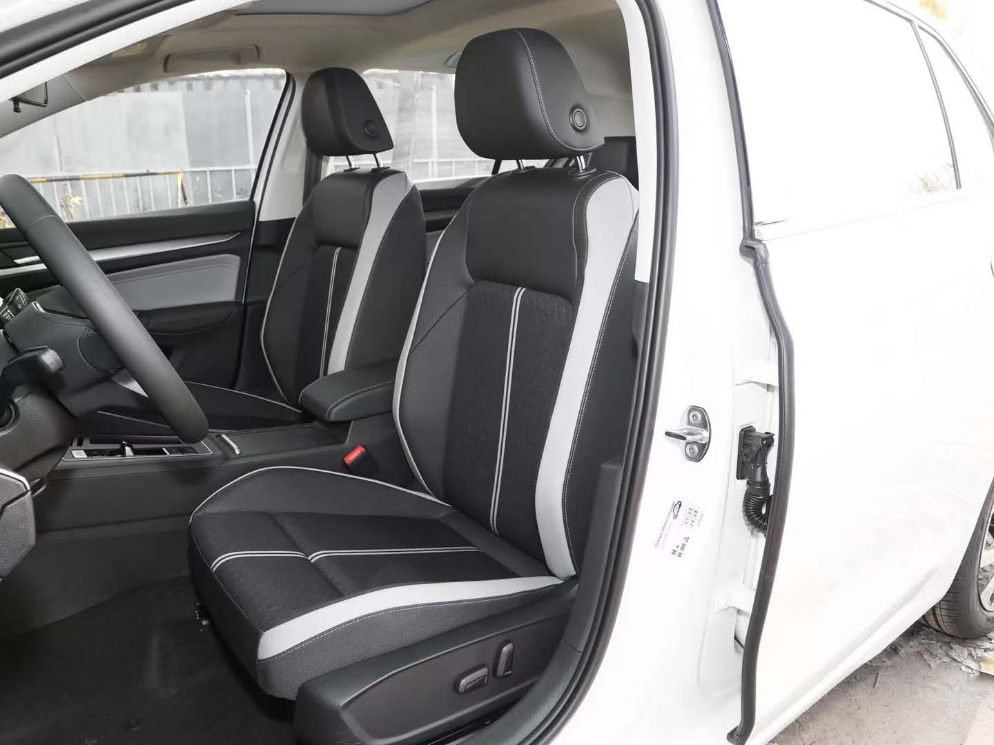 2026 Golf 300TSI R-Line — 11