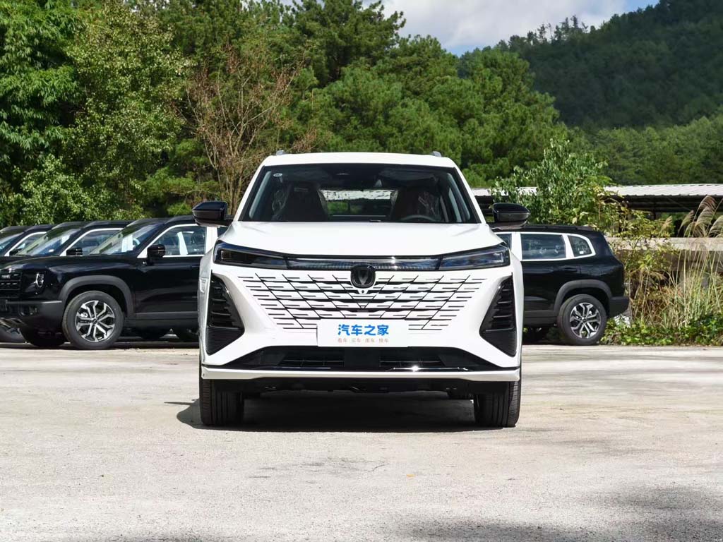 Changan CS75 Pro (2026) 7-seat Joy 6MT — 4