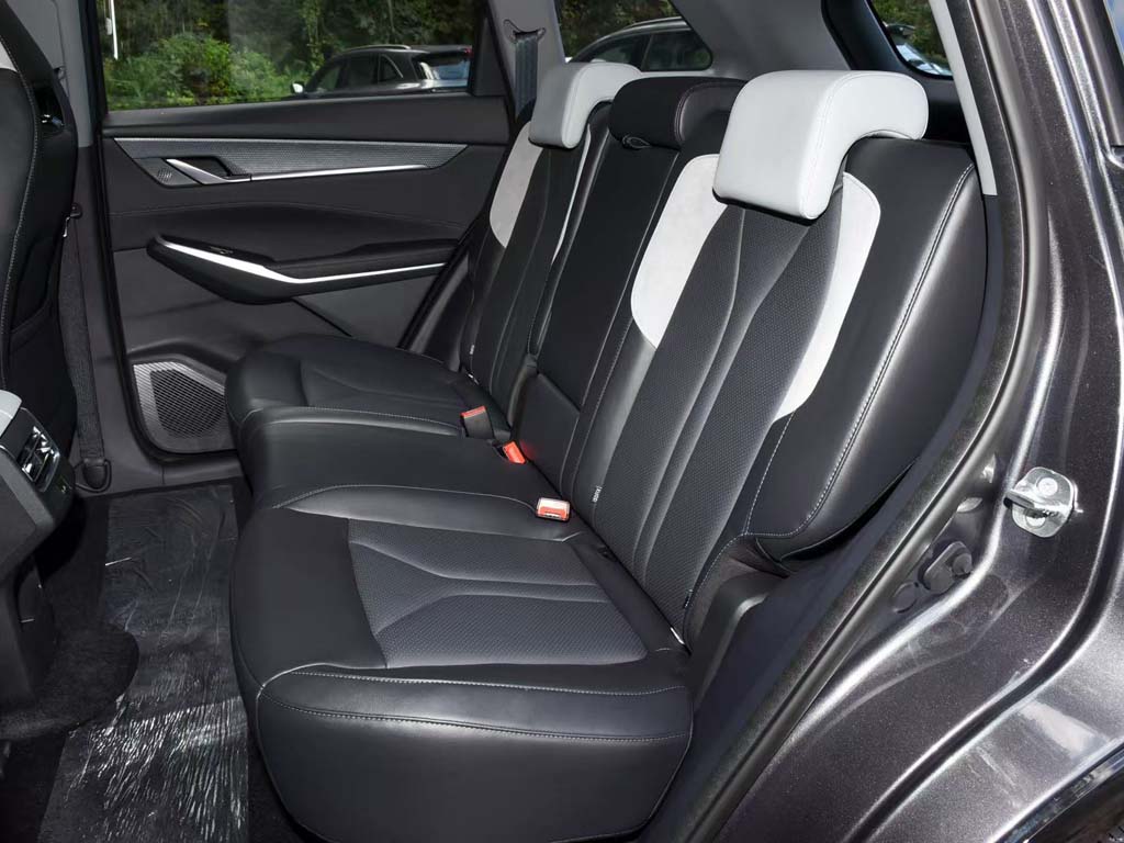 Changan CS75 Pro (2026) 7-seat Joy 6MT — 8