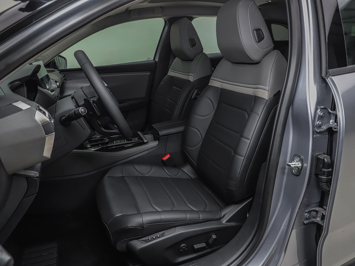 Citroen C5X Versailles 2024 1.6T Shine — 8