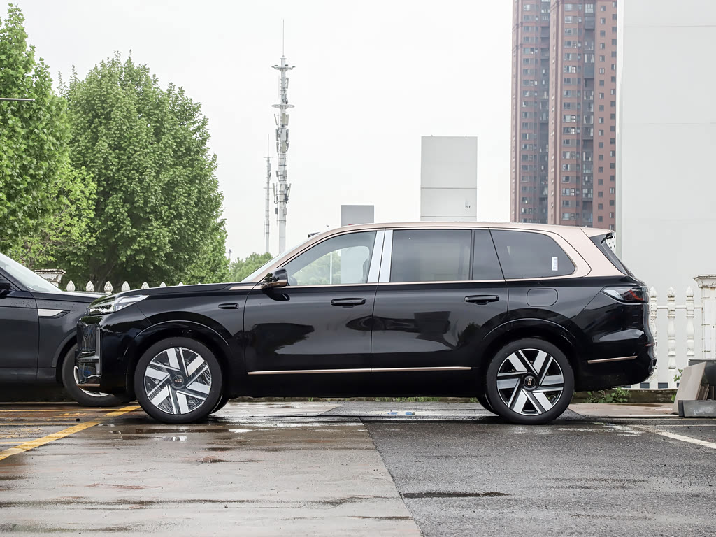 2026 Geely Galaxy M9 210km 4WD Navigator — 4