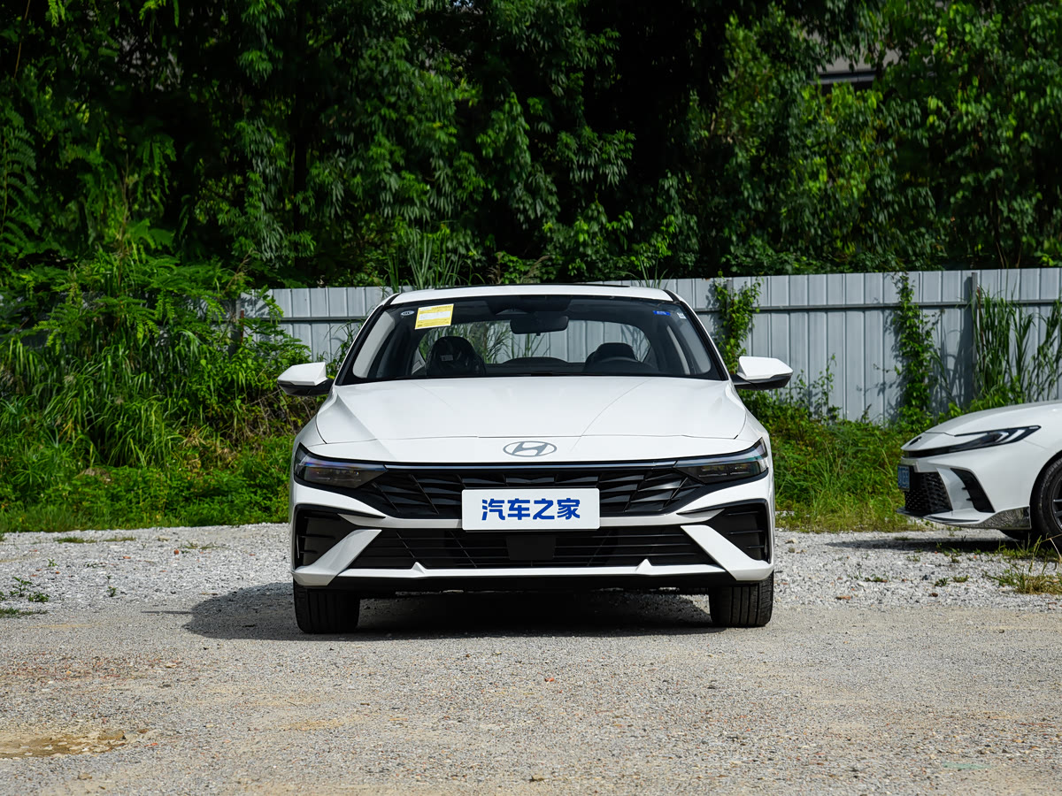 Hyundai Elantra 2026 1.5L CVT LUX Premium — 2