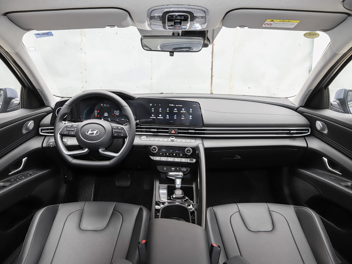 Hyundai Elantra 2026 1.5L CVT LUX Premium — 5