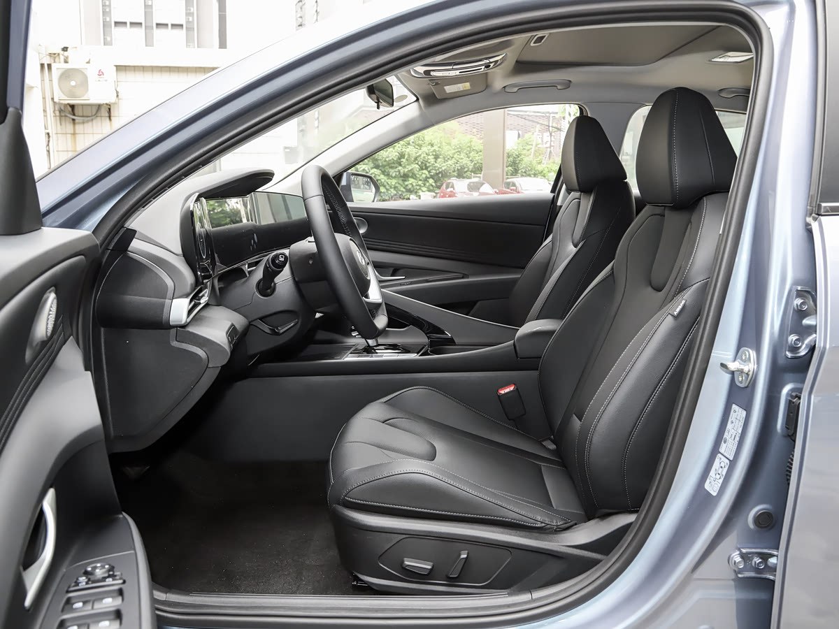 Hyundai Elantra 2026 1.5L CVT LUX Premium — 7