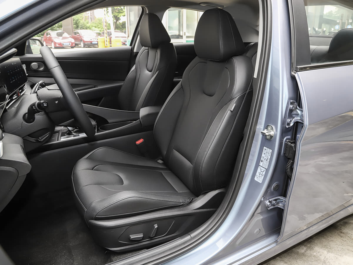 Hyundai Elantra 2026 1.5L CVT LUX Premium — 8