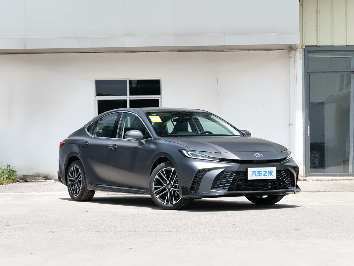 Toyota Camry 2025 2.0HXS Hybrid Sport — 3