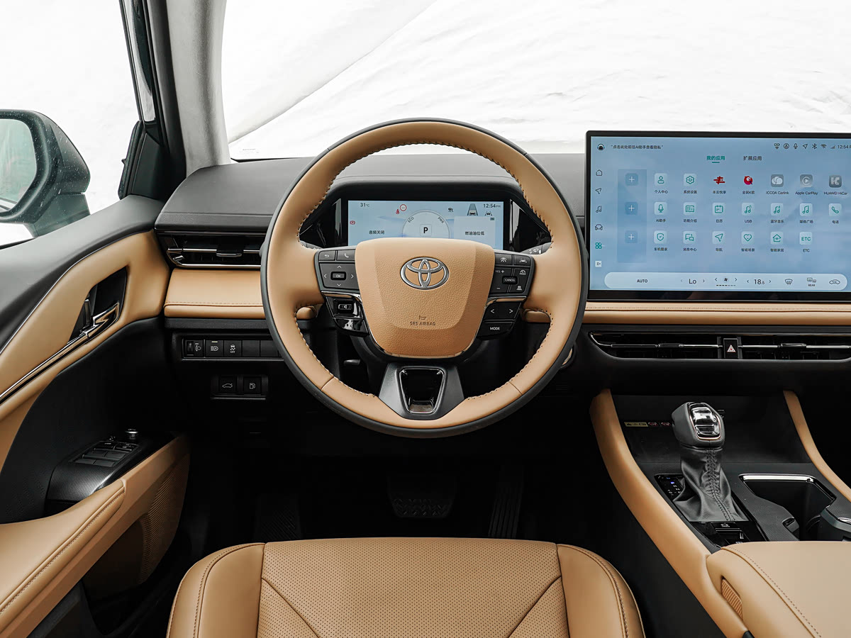 Toyota Camry 2025 2.0HXS Hybrid Sport — 6