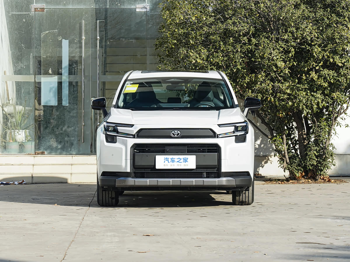 Toyota RAV4 2026 2.0L 4WD Luxury — 2