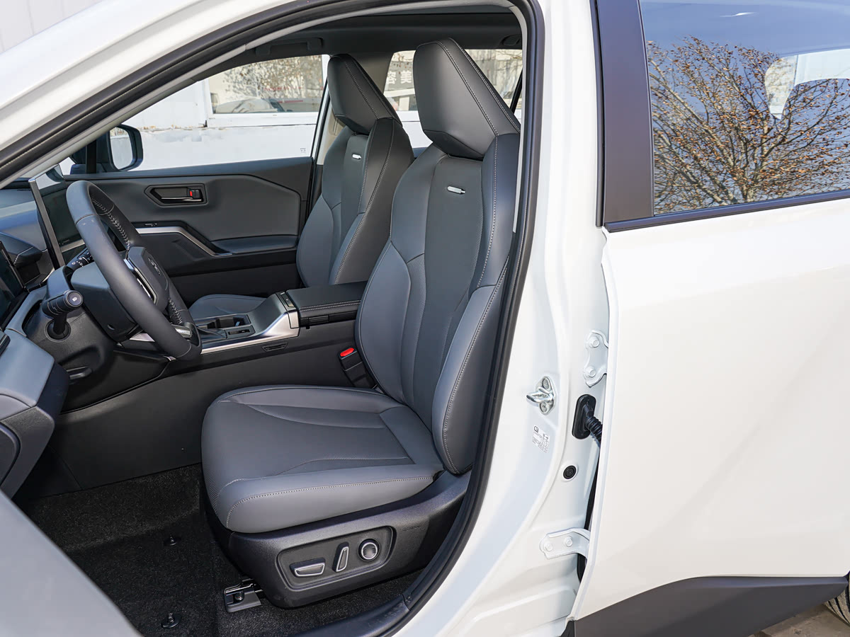 Toyota RAV4 2026 2.0L 4WD Luxury — 8