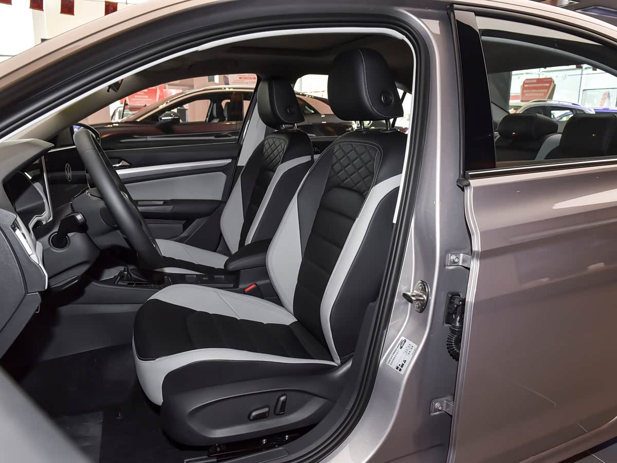 VW Bora 2026 300TSI DSG Respect — 8