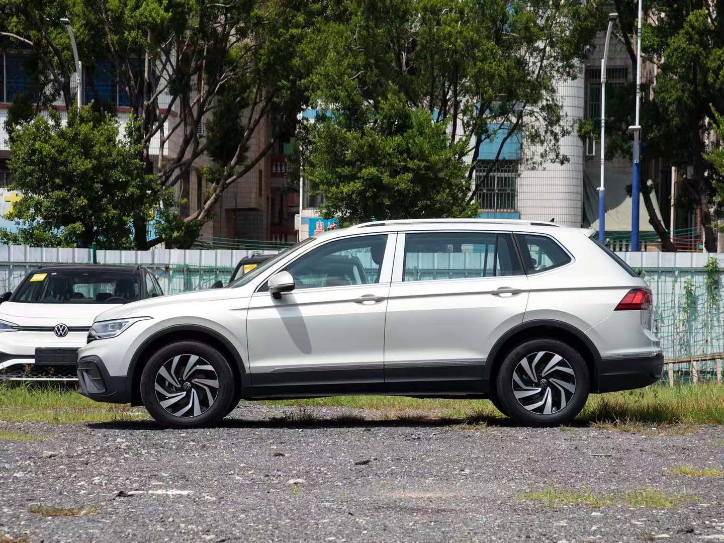 Tiguan L 2025 330TSI Automatic 2WD Dragon Edition — 3