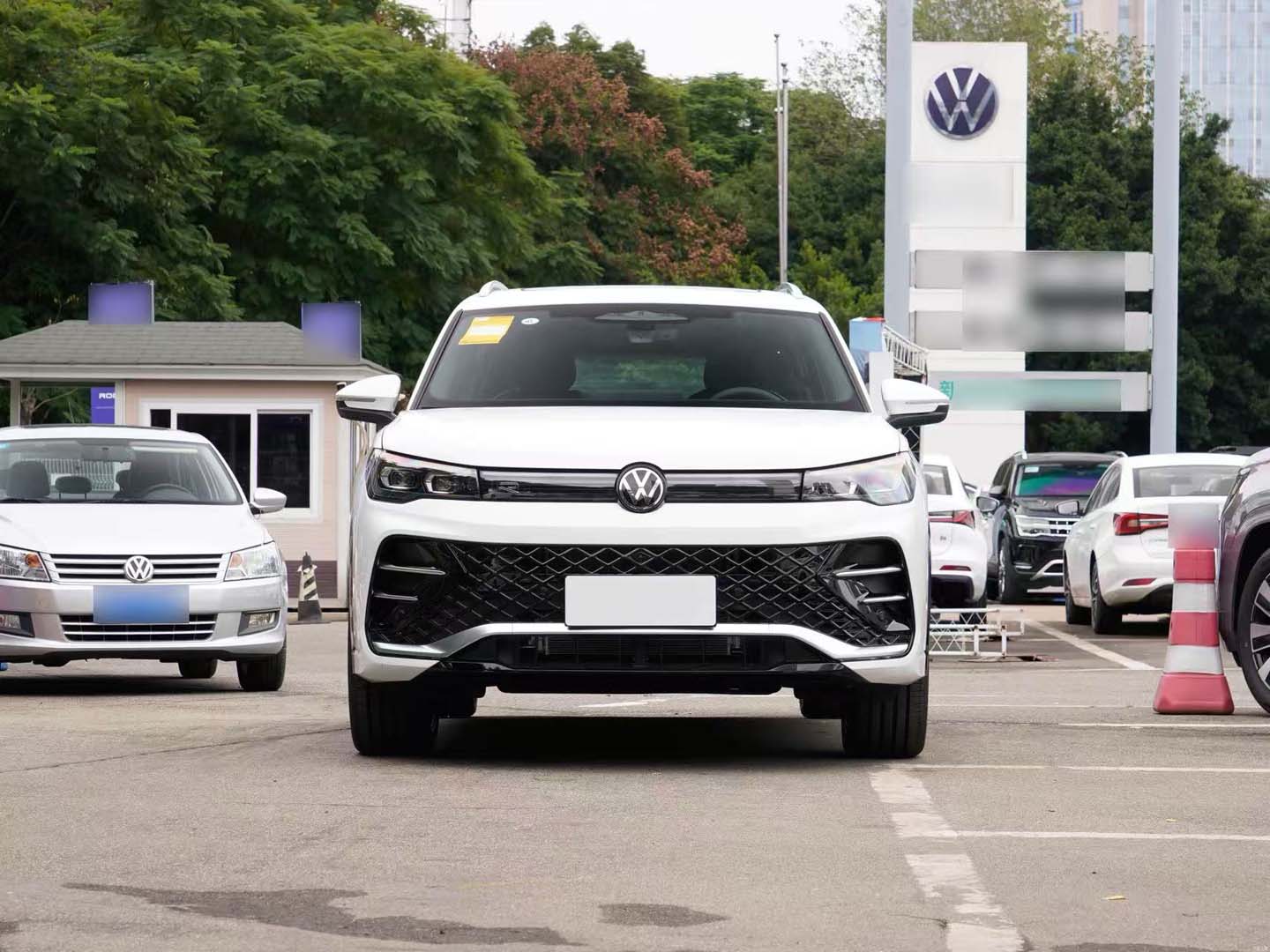 Tiguan L 2026 PRO 380TSI 4WD R-Line Smart Edition — 1